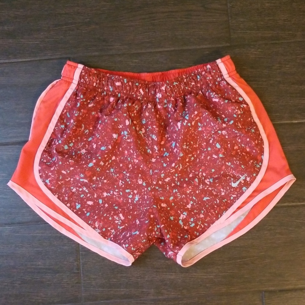 ❤Super cute/ bright Nike shorts